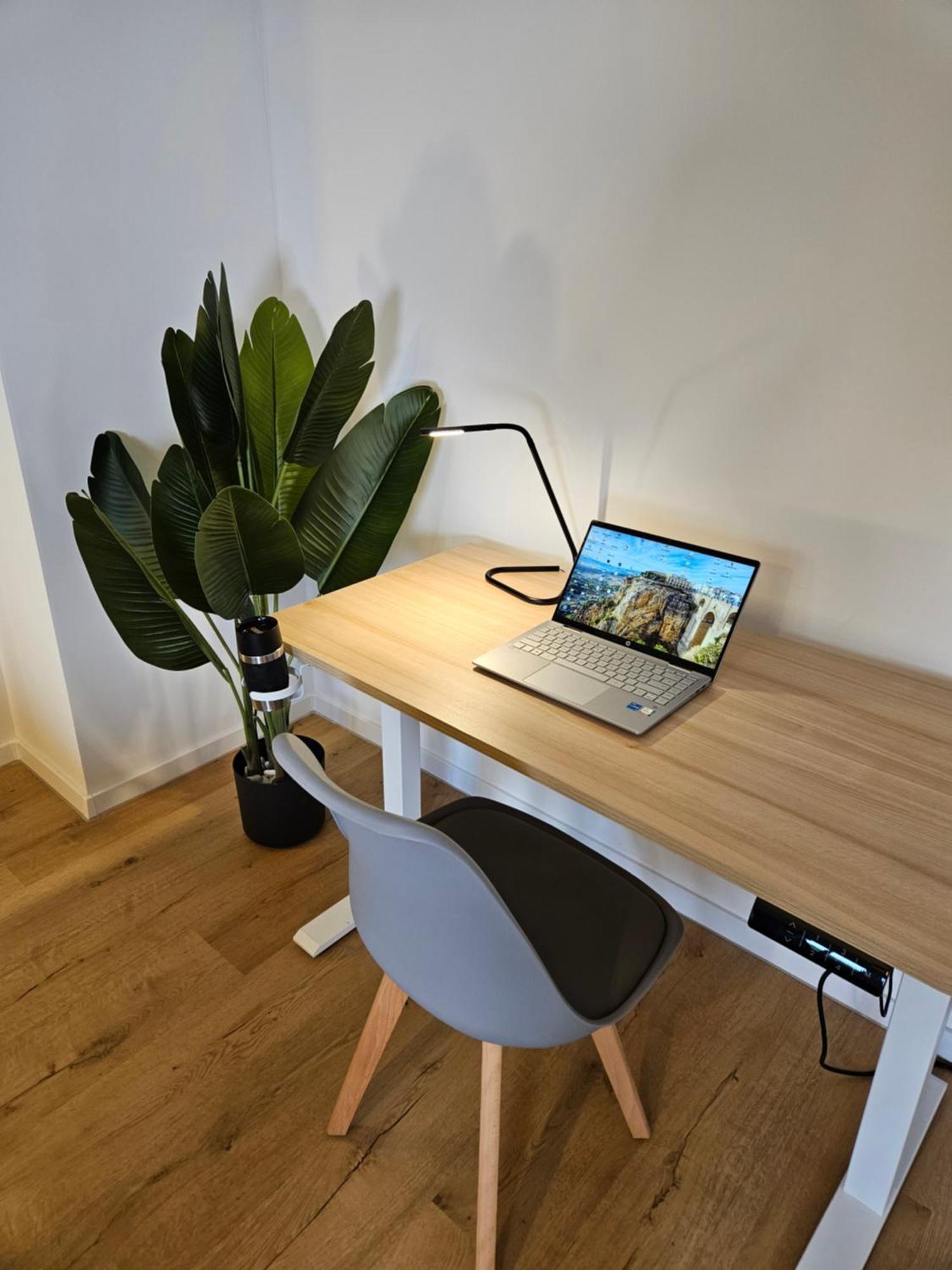 Modern Homes - Voll Ausgestatte Wohnung - Balkon - Hotelbetten - 4K Tv - Wlan Moers Εξωτερικό φωτογραφία