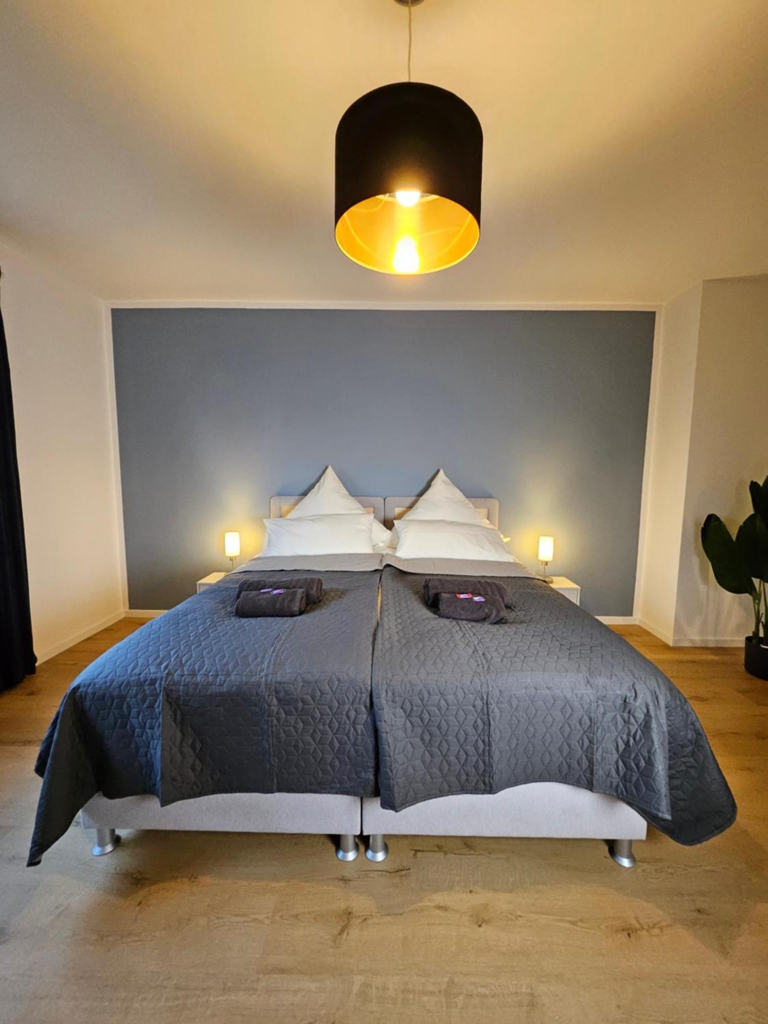 Modern Homes - Voll Ausgestatte Wohnung - Balkon - Hotelbetten - 4K Tv - Wlan Moers Εξωτερικό φωτογραφία