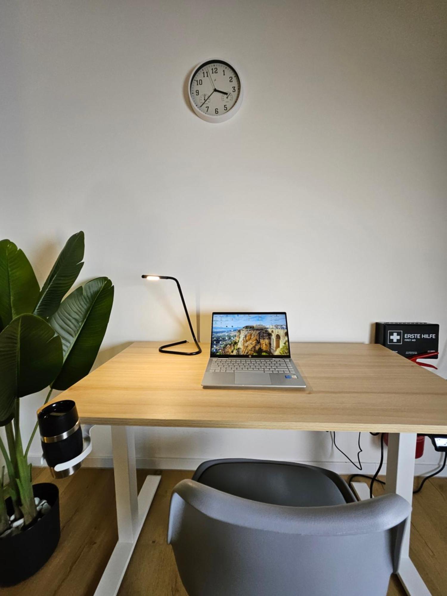 Modern Homes - Voll Ausgestatte Wohnung - Balkon - Hotelbetten - 4K Tv - Wlan Moers Εξωτερικό φωτογραφία