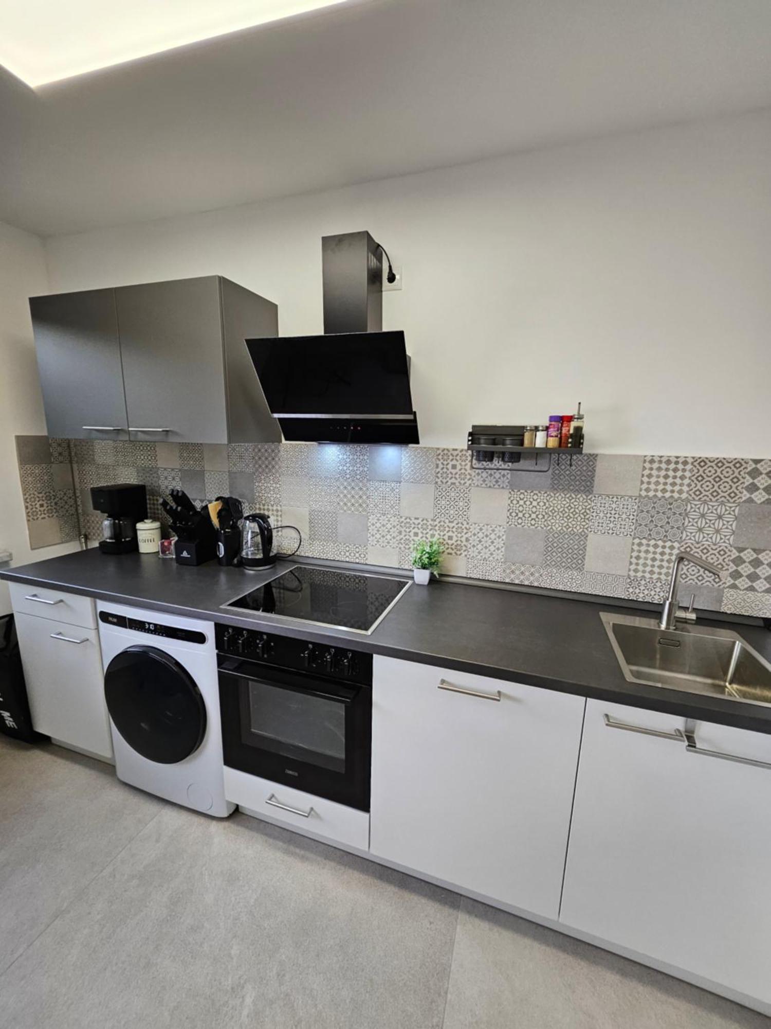 Modern Homes - Voll Ausgestatte Wohnung - Balkon - Hotelbetten - 4K Tv - Wlan Moers Εξωτερικό φωτογραφία