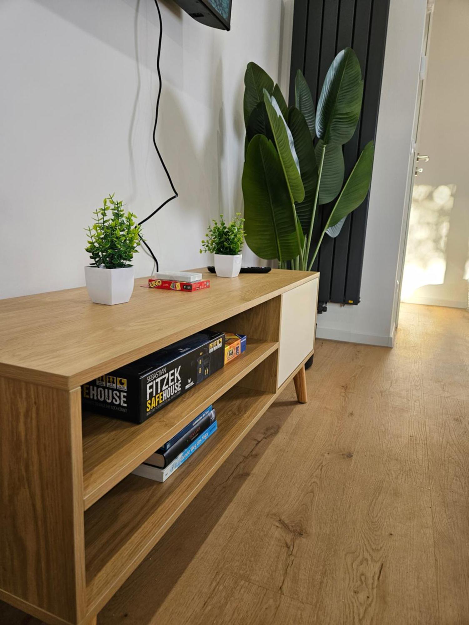 Modern Homes - Voll Ausgestatte Wohnung - Balkon - Hotelbetten - 4K Tv - Wlan Moers Εξωτερικό φωτογραφία