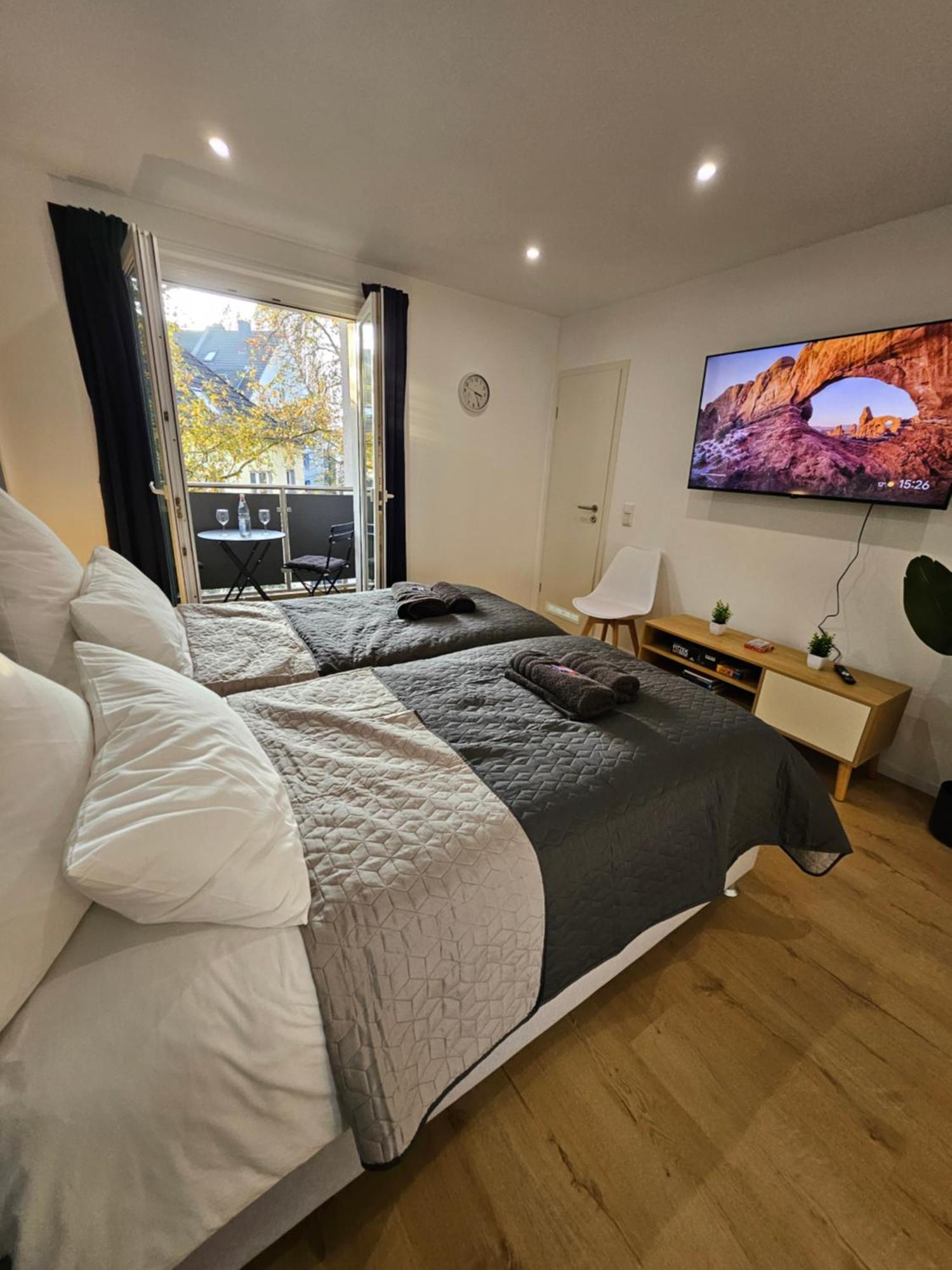 Modern Homes - Voll Ausgestatte Wohnung - Balkon - Hotelbetten - 4K Tv - Wlan Moers Εξωτερικό φωτογραφία