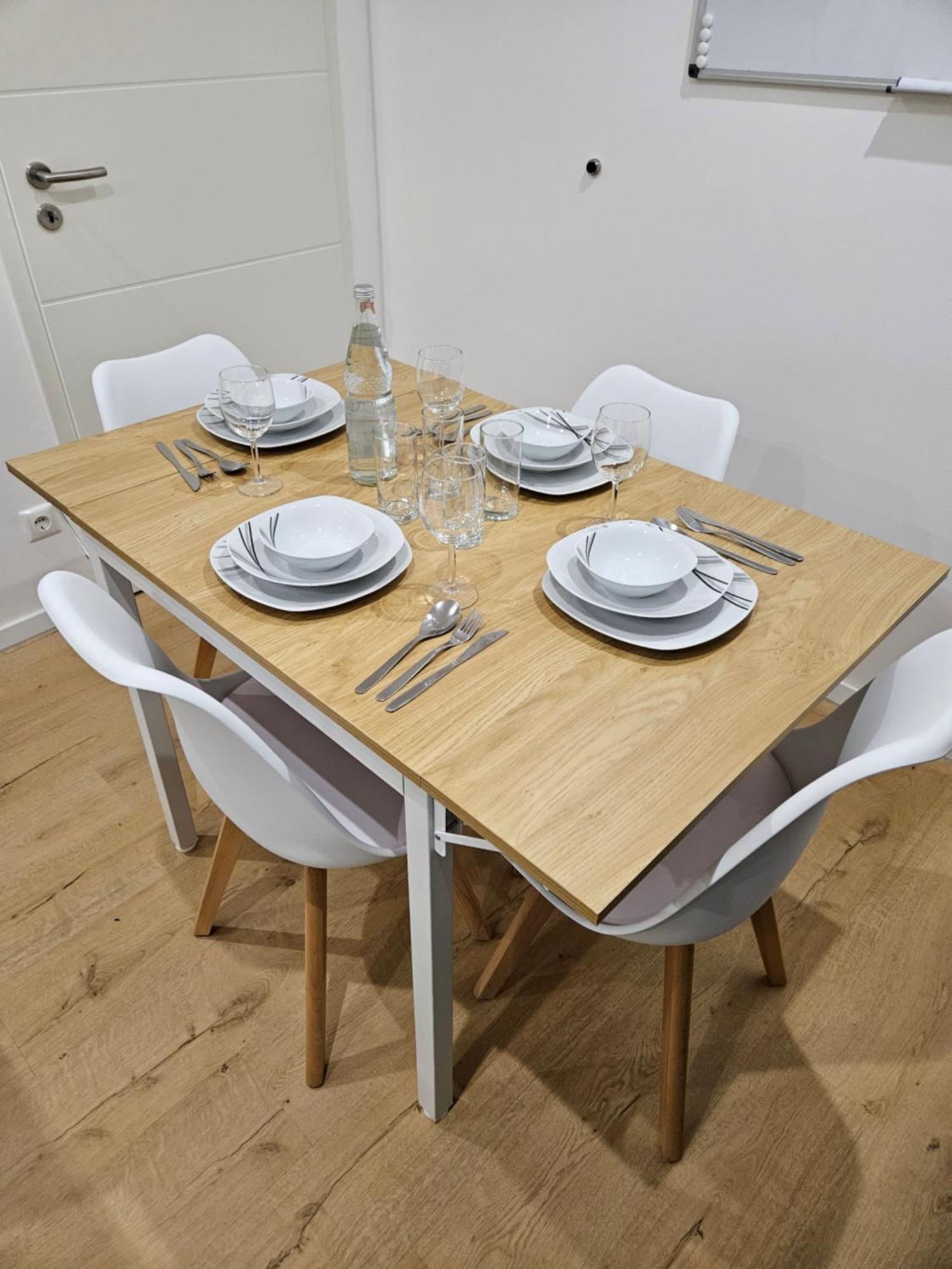 Modern Homes - Voll Ausgestatte Wohnung - Balkon - Hotelbetten - 4K Tv - Wlan Moers Εξωτερικό φωτογραφία