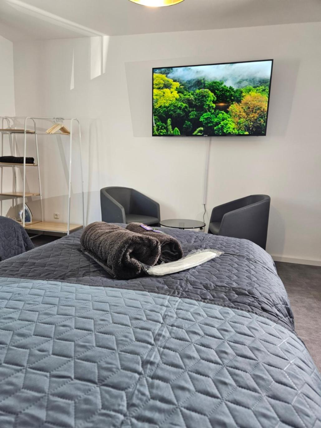 Modern Homes - Voll Ausgestatte Wohnung - Balkon - Hotelbetten - 4K Tv - Wlan Moers Εξωτερικό φωτογραφία