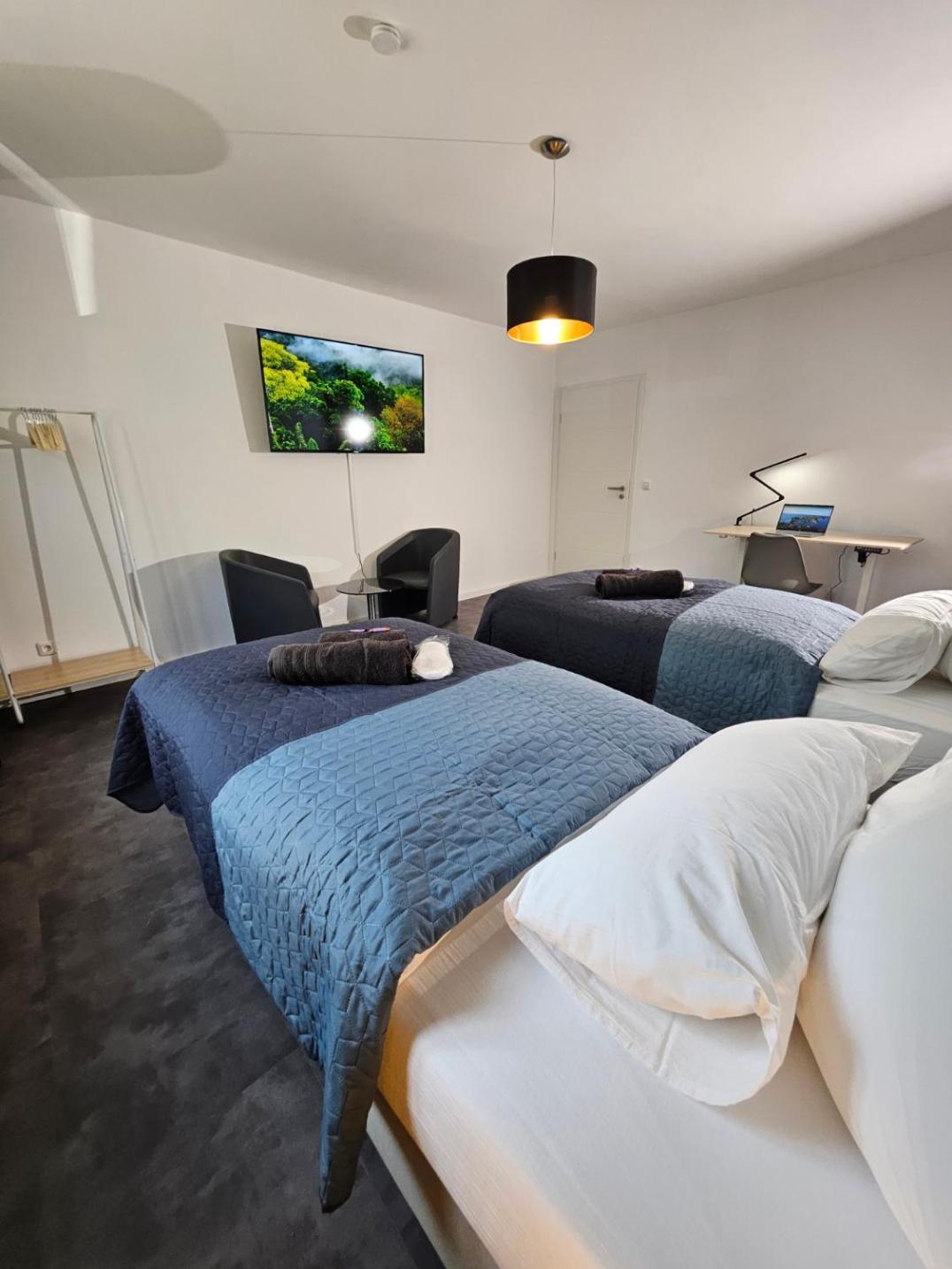 Modern Homes - Voll Ausgestatte Wohnung - Balkon - Hotelbetten - 4K Tv - Wlan Moers Εξωτερικό φωτογραφία